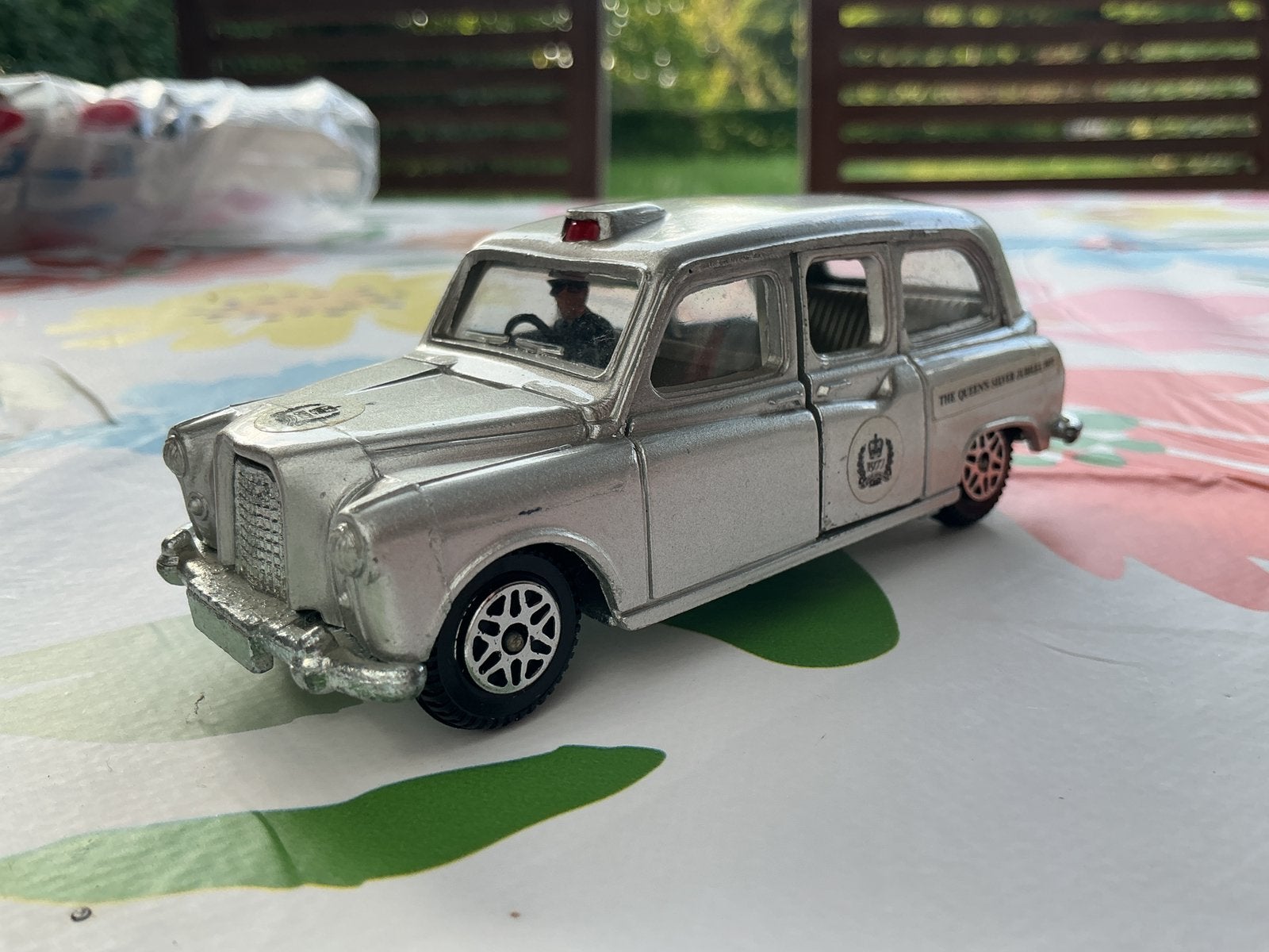 Dinky Toys Austin Taxi Auto The queens Silver Jubilee 1977, Ophalen of Verzenden, Zo goed als nieuw, Auto