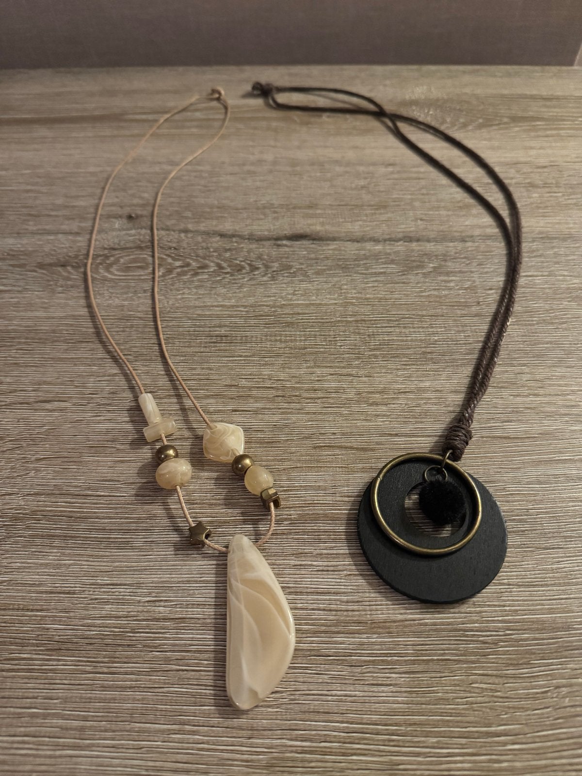 Set van 2 kettingen: natuurlijke look en modern design, Ophalen, Overige kleuren, Zo goed als nieuw, Overige materialen