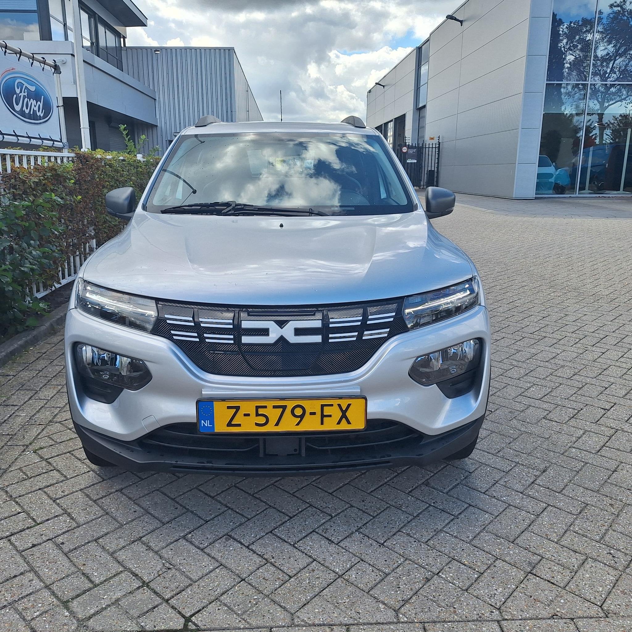 Dacia Spring Expression 27 kWh | SOH 92% | Navigatie | All W, 12 maanden, Gebruikt, Parkeersensor, Ford A1 Occasion