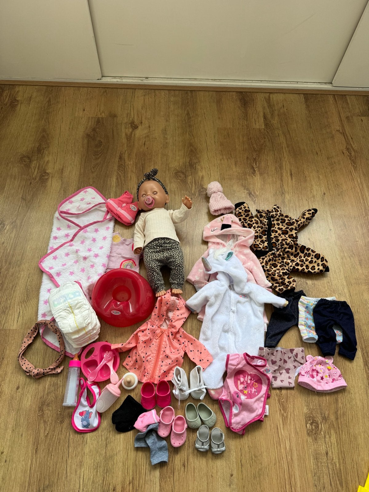 Baby Born pop met veel kleding en accessoires, Kinderen en Baby's, Speelgoed | Poppen, Ophalen of Verzenden, Zo goed als nieuw