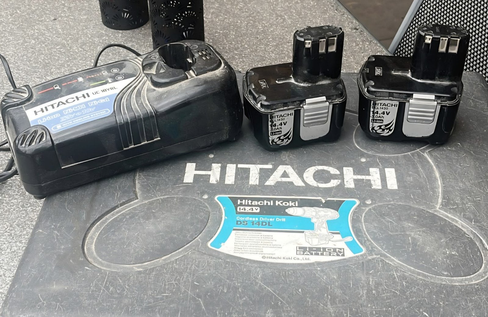 Hitachi Koki DS 14DL lader en 2 accu's ZONDER boormachine, Ophalen of Verzenden, Gebruikt, Minder dan 400 watt, Boor- en Schroefmachine
