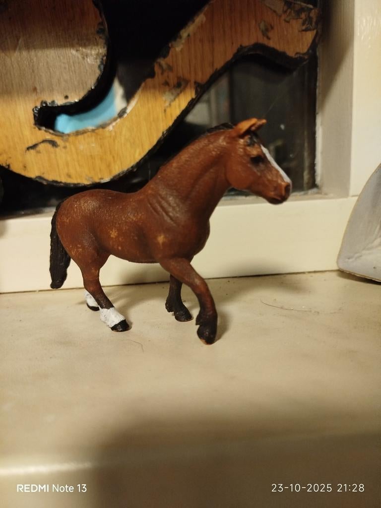 Grote bak vol Schleich paarden, sprongen en tuig, Ophalen of Verzenden