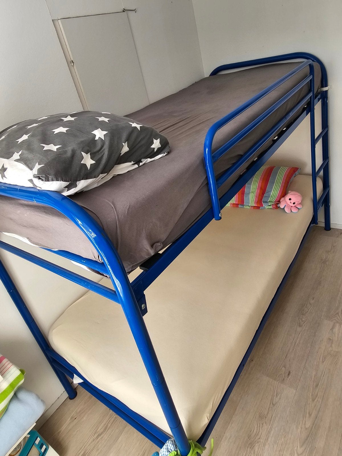 Stapelbed van ijzer met trapje / lattenbodem, Ophalen, Eenpersoons, Metaal, 90 cm