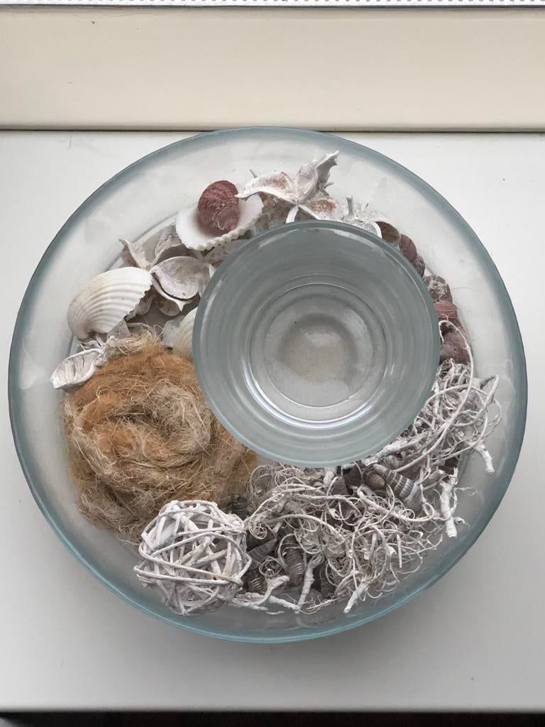 Decoratieve glazen schaal met schelpen en zand, Ophalen, Zo goed als nieuw
