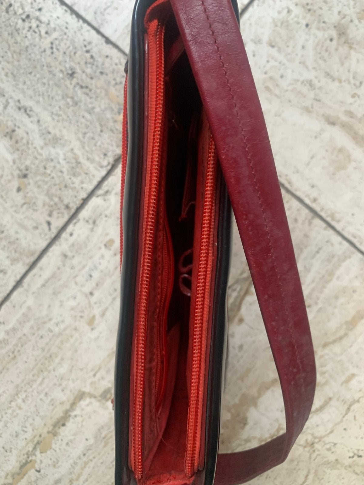 Bally schoudertasje zwart lakleer met rode details, Ophalen, Gebruikt, Zwart, Schoudertasje