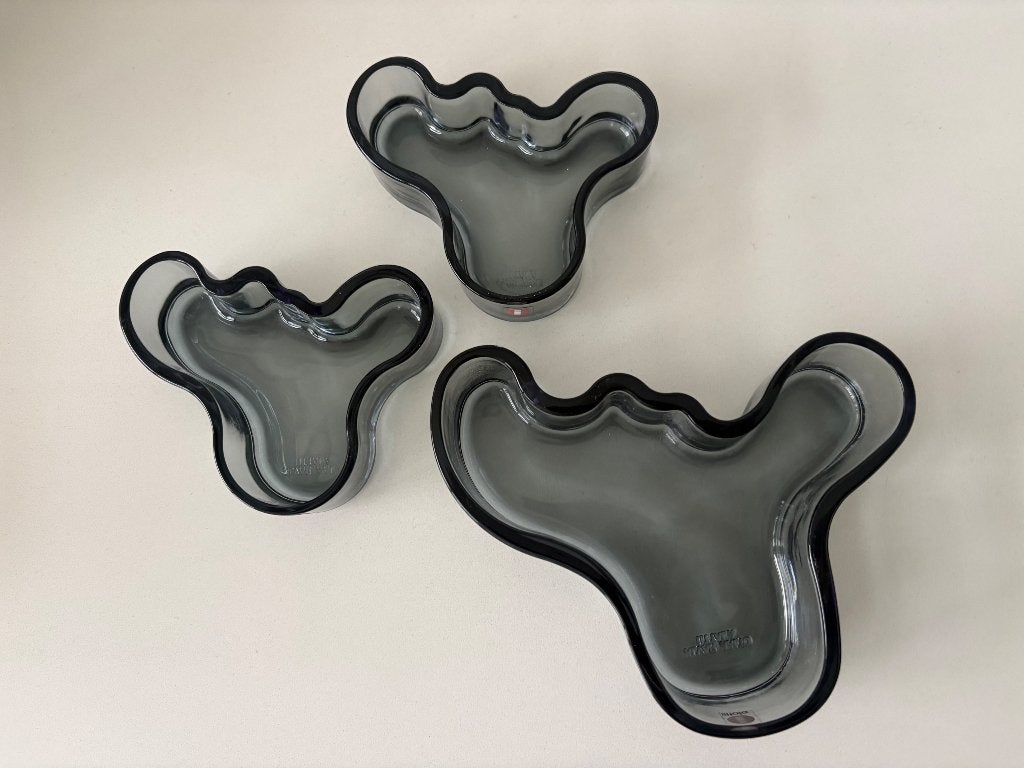 Iittala Alvar Aalto set van 3 grijze schaaltjes, Schaal, Rond, Ophalen of Verzenden, Glas