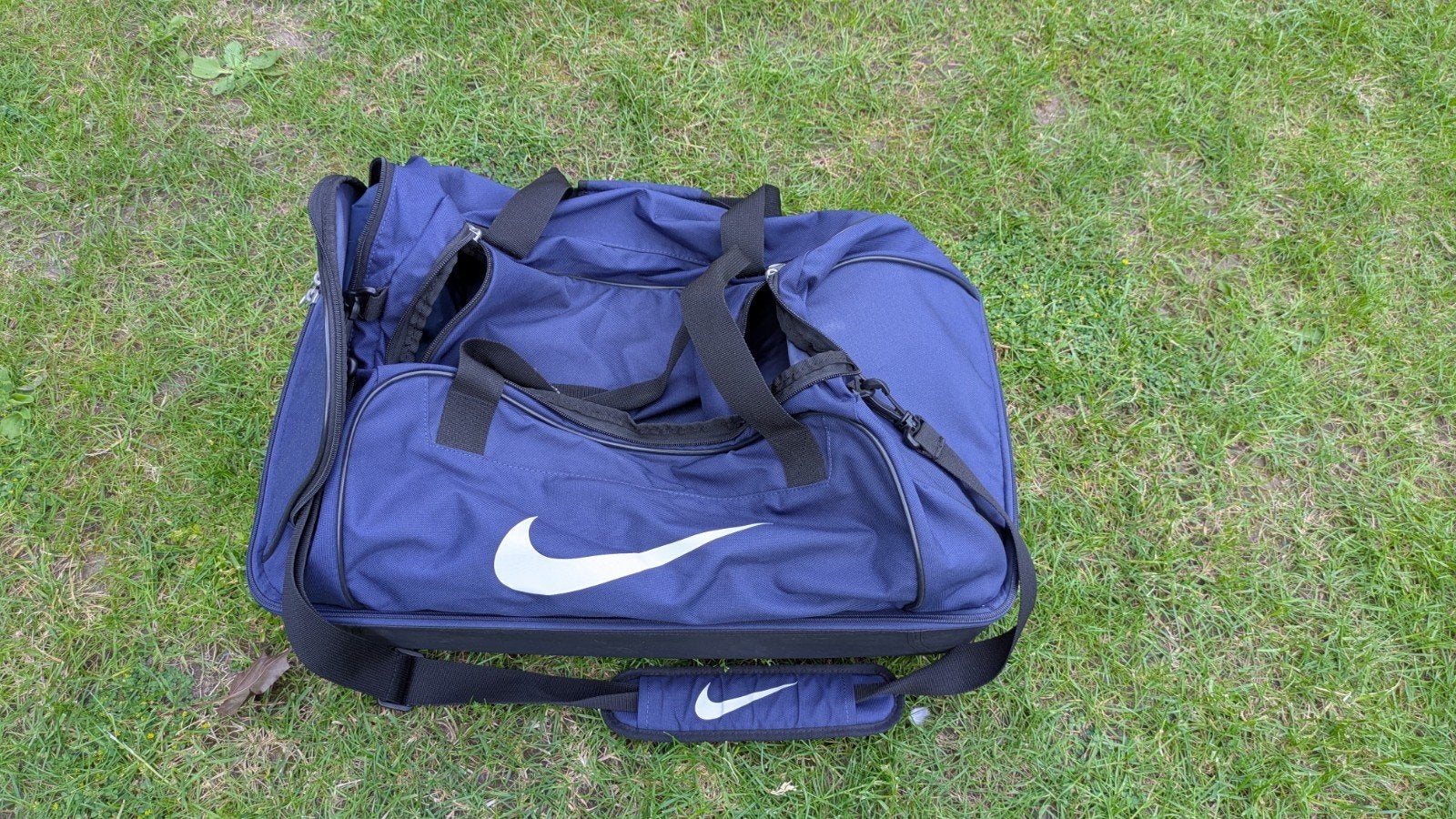 Nike sporttas met harde onderkant en schoenenvak, Ophalen, Zo goed als nieuw