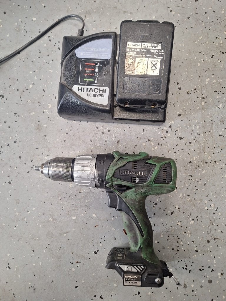 Hitachi boormachine + batterij + lader, Doe-het-zelf en Verbouw, Gereedschap | Boormachines, Ophalen, Gebruikt, Boormachine, Variabele snelheid