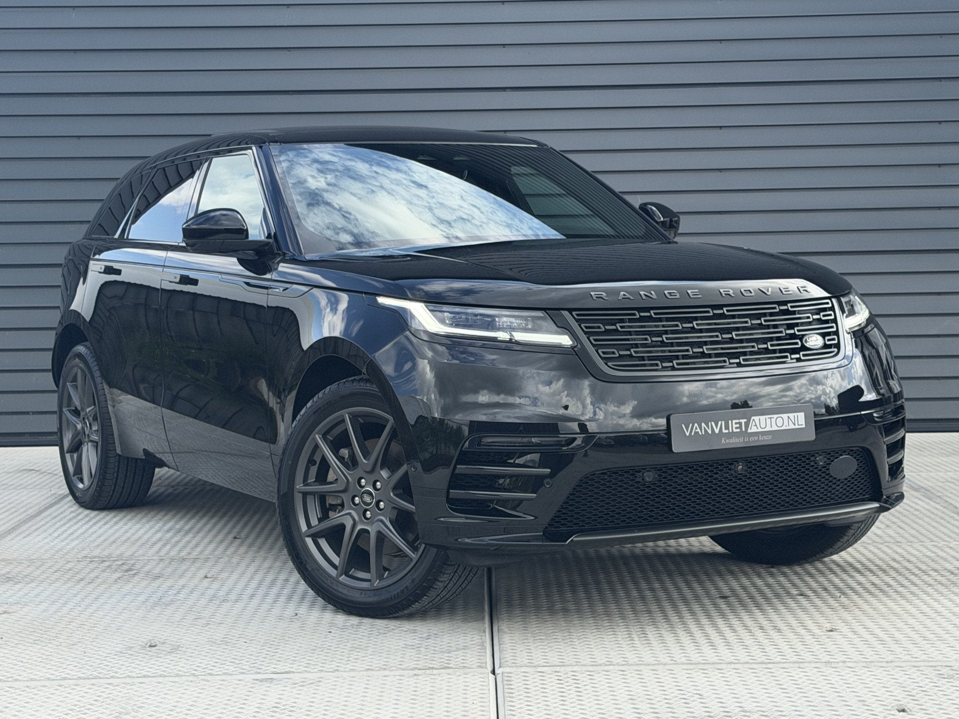 Land Rover Range Rover Velar 2.0 P400e Dynamic SE | Panorama, Auto's, Automaat, Gebruikt, 2000 kg, Zwart