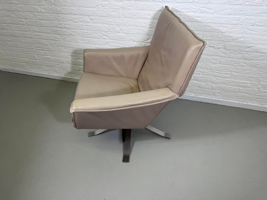 Prachtige Design on Stock model Djenne lounge fauteuil, Ophalen of Verzenden, Zo goed als nieuw, 50 tot 75 cm, Leer