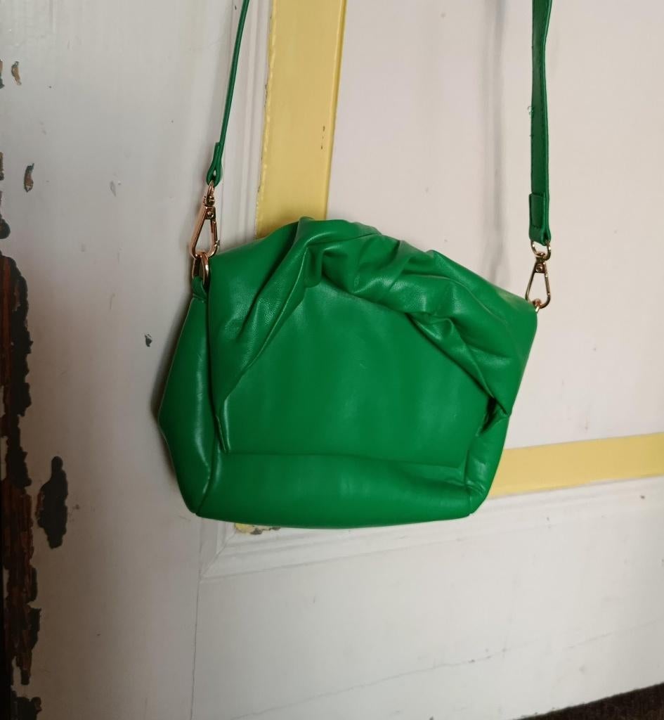 Green Soft Knot Bag – Crossbody Pouch, Ophalen of Verzenden, Zo goed als nieuw, Groen, Schoudertasje
