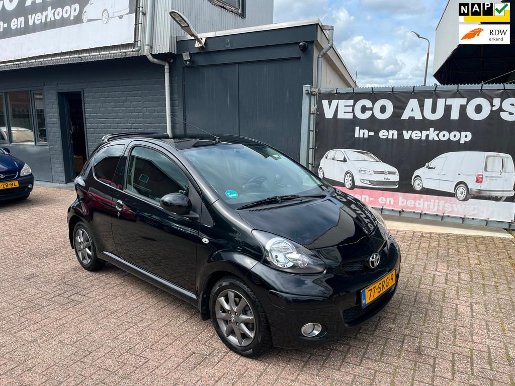 Toyota Aygo 1.0-12V Dynamic Navigator Alpine Jbl soundsystee, Voorwielaandrijving, Euro 5, Stof, Gebruikt