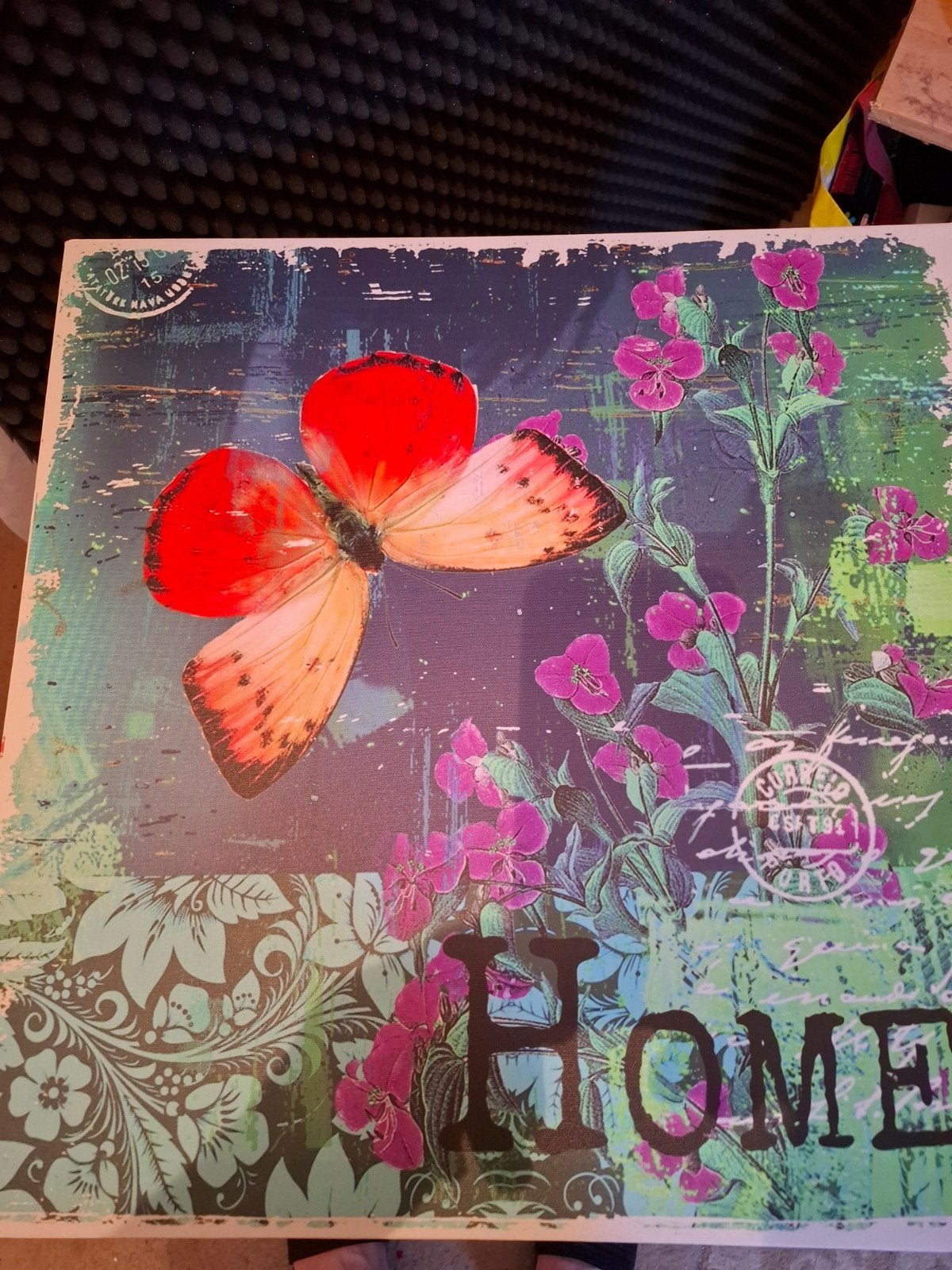Schilderij met vlinder en bloemen, 'HOME', Minder dan 50 cm, Ophalen of Verzenden, Zo goed als nieuw, Schilderij