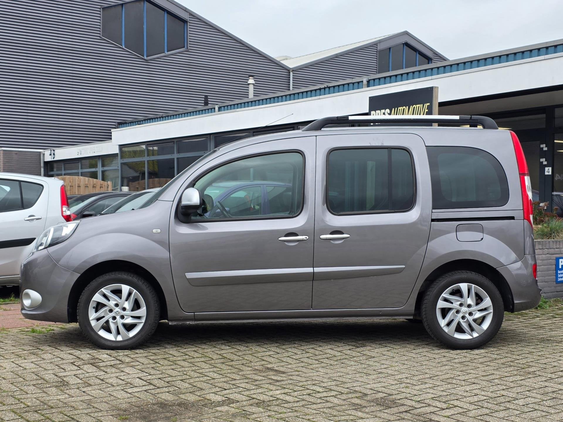 Renault Kangoo Family 1.2 TCe |AUTOMAAT|CLIMA|CRUISE|PDC|LMV, Auto's, Dealer onderhouden, Gebruikt, 4 cilinders, Bedrijf