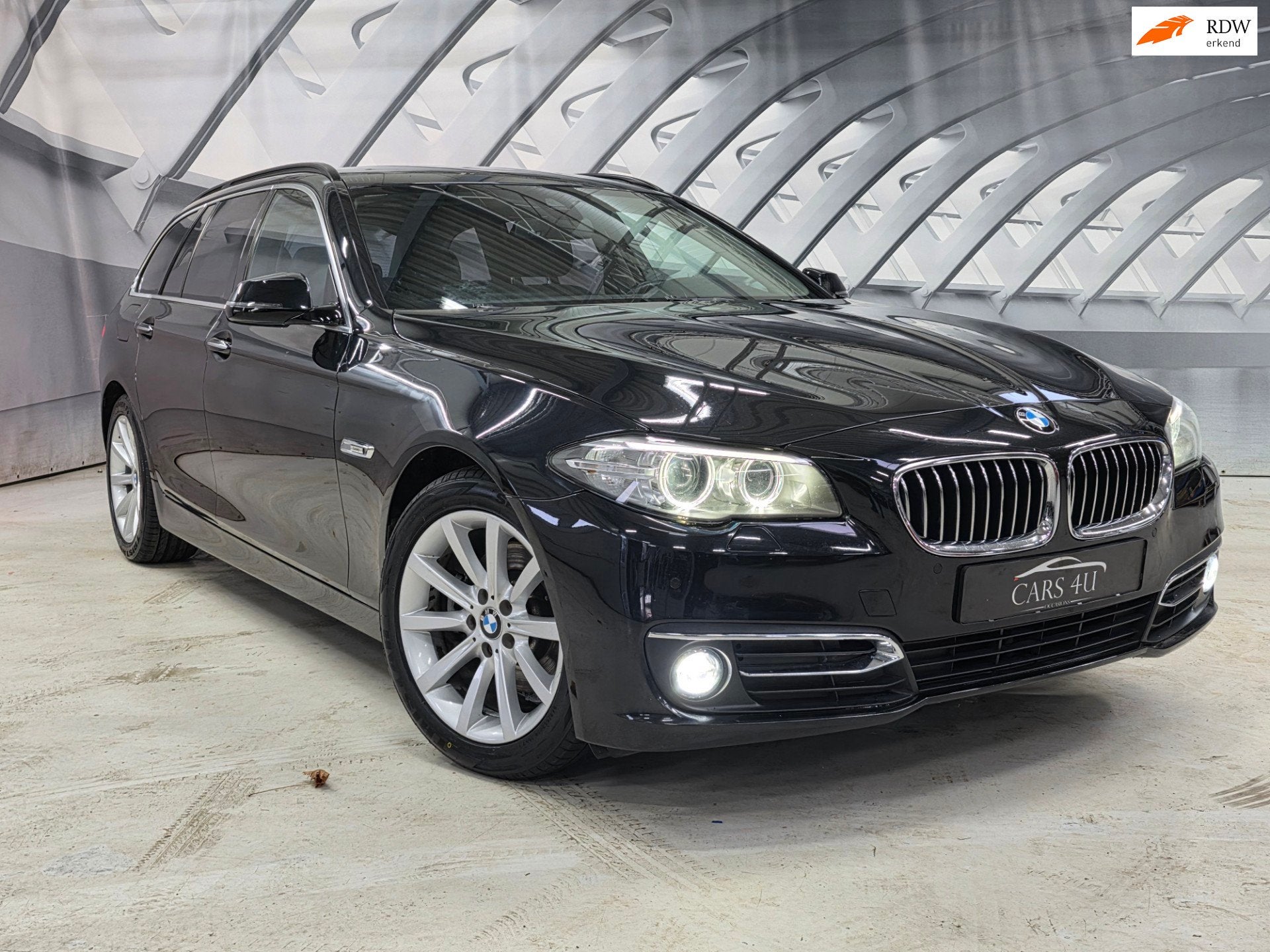 BMW 5-serie Touring 520d High Executive, Auto's, Automaat, Achterwielaandrijving, 2000 kg, Zwart