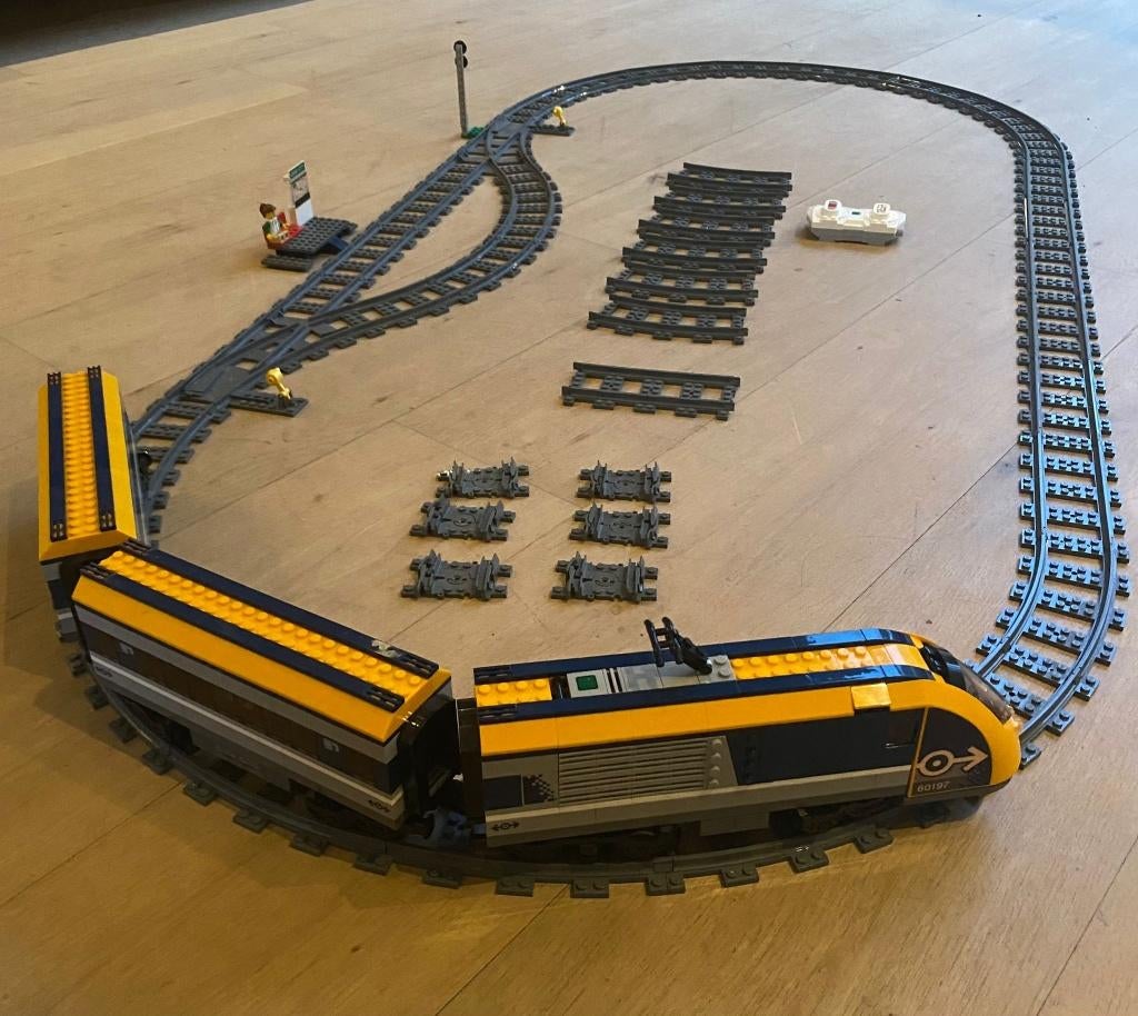 LEGO; elektrische passagierstrein 60197, City, Lego, Ophalen of Verzenden, Zo goed als nieuw