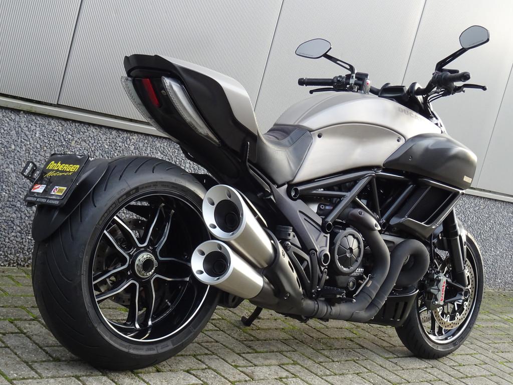 Ducati DIAVEL TITANIUM (bj 2016), Motoren, 1198 cc, Bedrijf, Naked bike