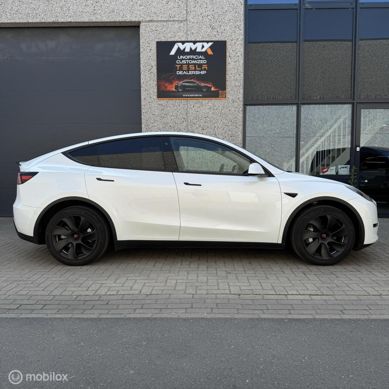 Tesla model Y LR AWD MMXPACK + TREKHAAK + 20 INCH, Automaat, 389 pk, Gebruikt, Zwart