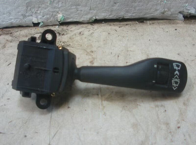 RUITENWISSER SCHAKELAAR BMW 5 serie (E39) (8-364-664-l), Gebruikt, Ophalen of Verzenden, Petuelring 130 80809 München, DE, BMW