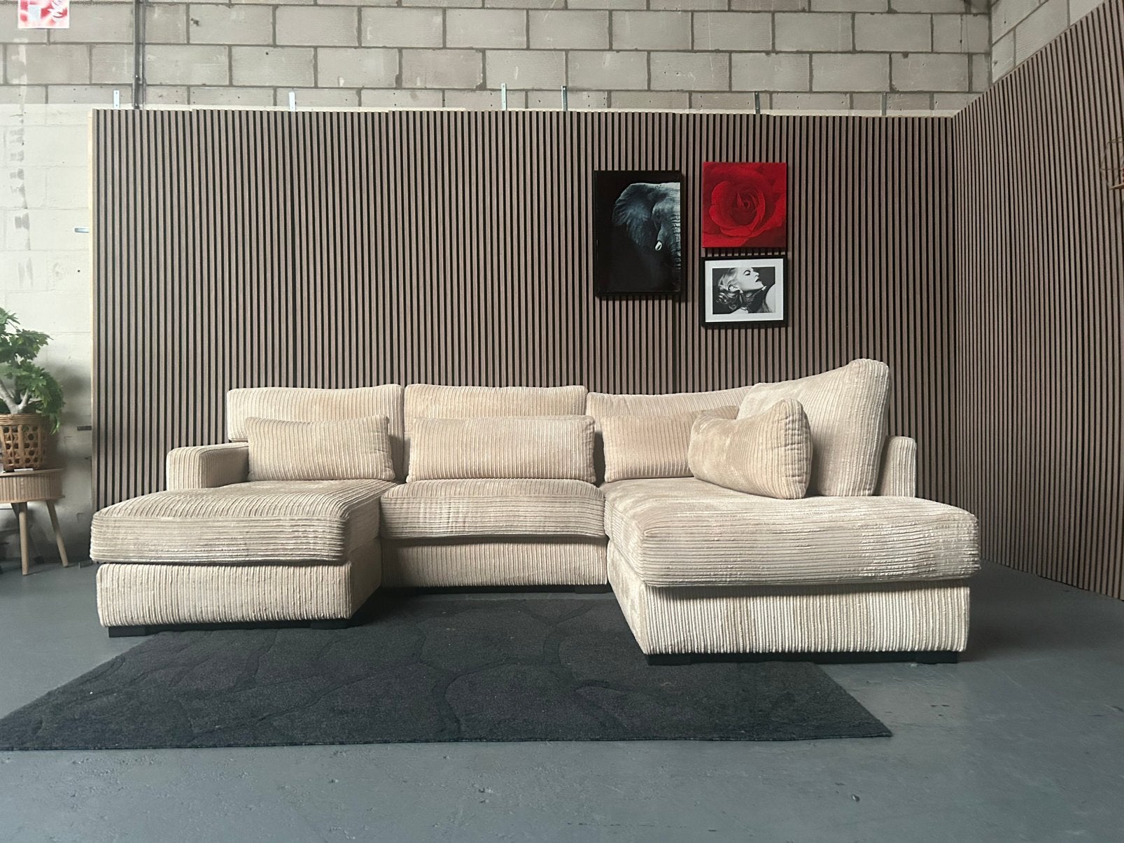 GRATIS LEVERING Ribstof U-Bank Beige 300X235 GEREINIGD, Hoekbank, 300 cm of meer, Beige ribstof u bank, Ophalen of Verzenden