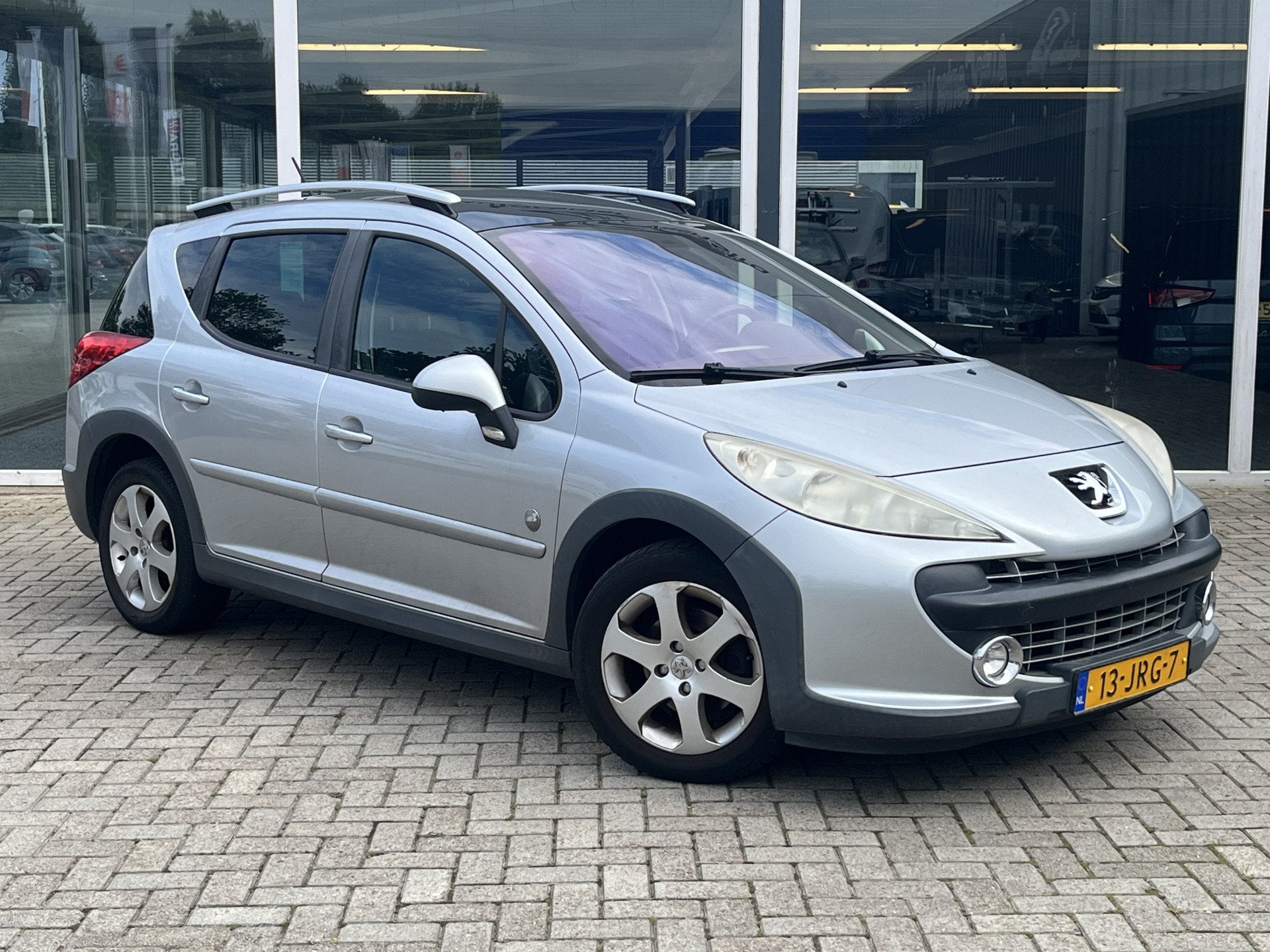 Peugeot 207 SW Outdoor 1.6 VTi Sublime / Half Leer / Cruise, Gebruikt, Zwart, 4 cilinders, Leder en Stof