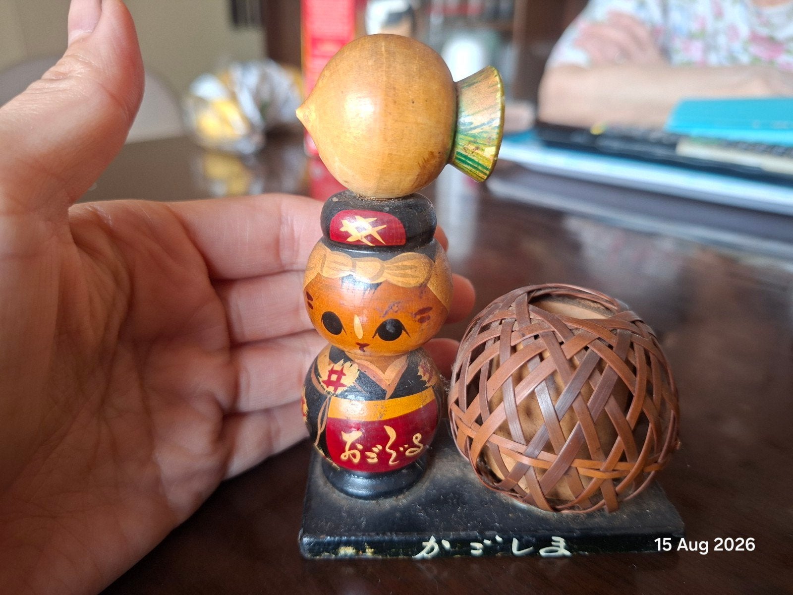 Vintage Japanse Kokeshi-achtige pop met mandje, Ophalen of Verzenden, Gebruikt