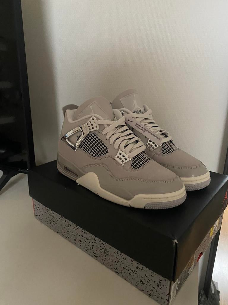 Air Jordan 4 Frozen Moments, Ophalen of Verzenden, Zo goed als nieuw, Zwart, Sneakers of Gympen