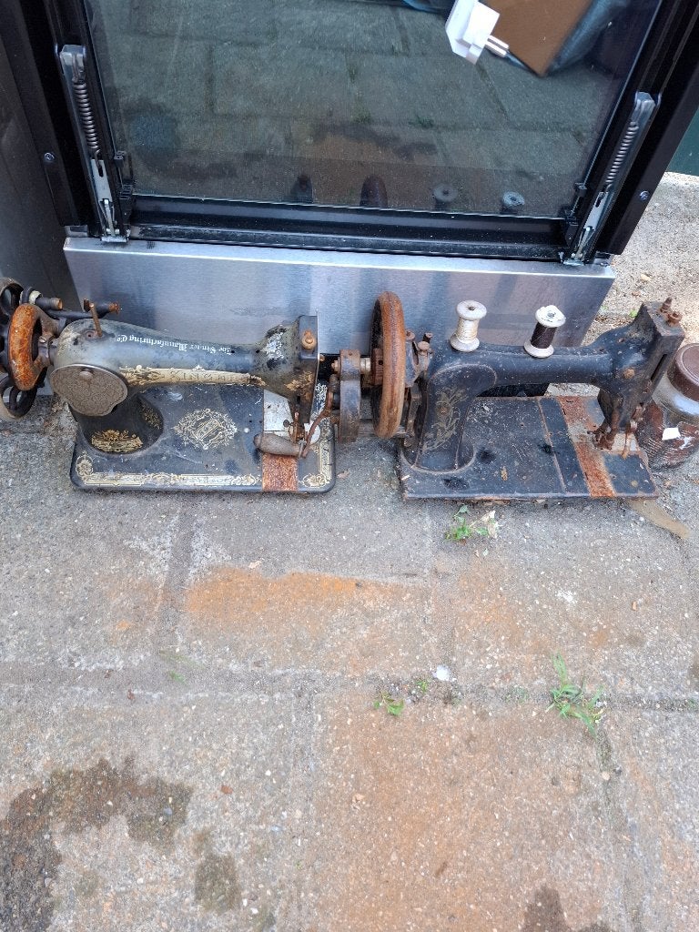 2 stuks antieke naaimachines voor decoratie, Ophalen, Zo goed als nieuw, Naaimachine, Overige merken