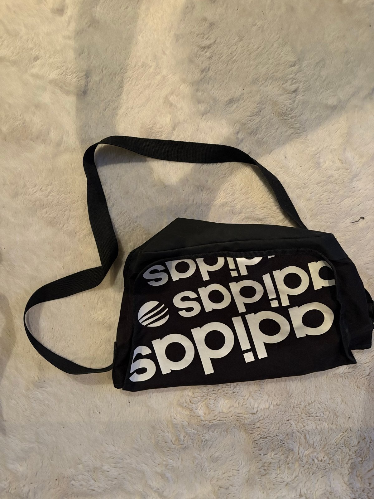 Adidas Schoudertas met Grote Vakken en Klittenbandsluiting, Verzenden, Gebruikt, Zwart, Overige merken