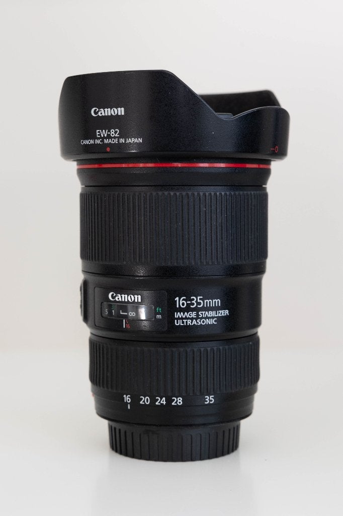 Canon EF 16-35mm F4L IS USM, Beschermhoes/tas, Canon, Zo goed als nieuw, 16 mm