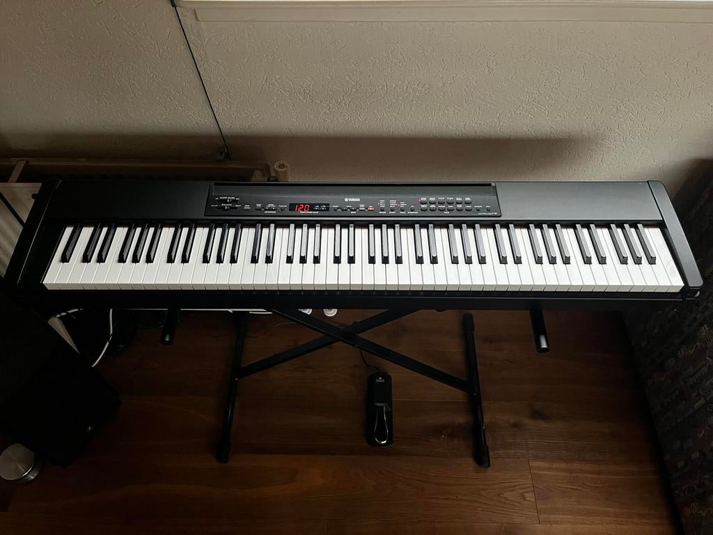 Elektrische piano - Yamaha P-90 - Gewogen toetsen, Ophalen, Zo goed als nieuw, Zwart