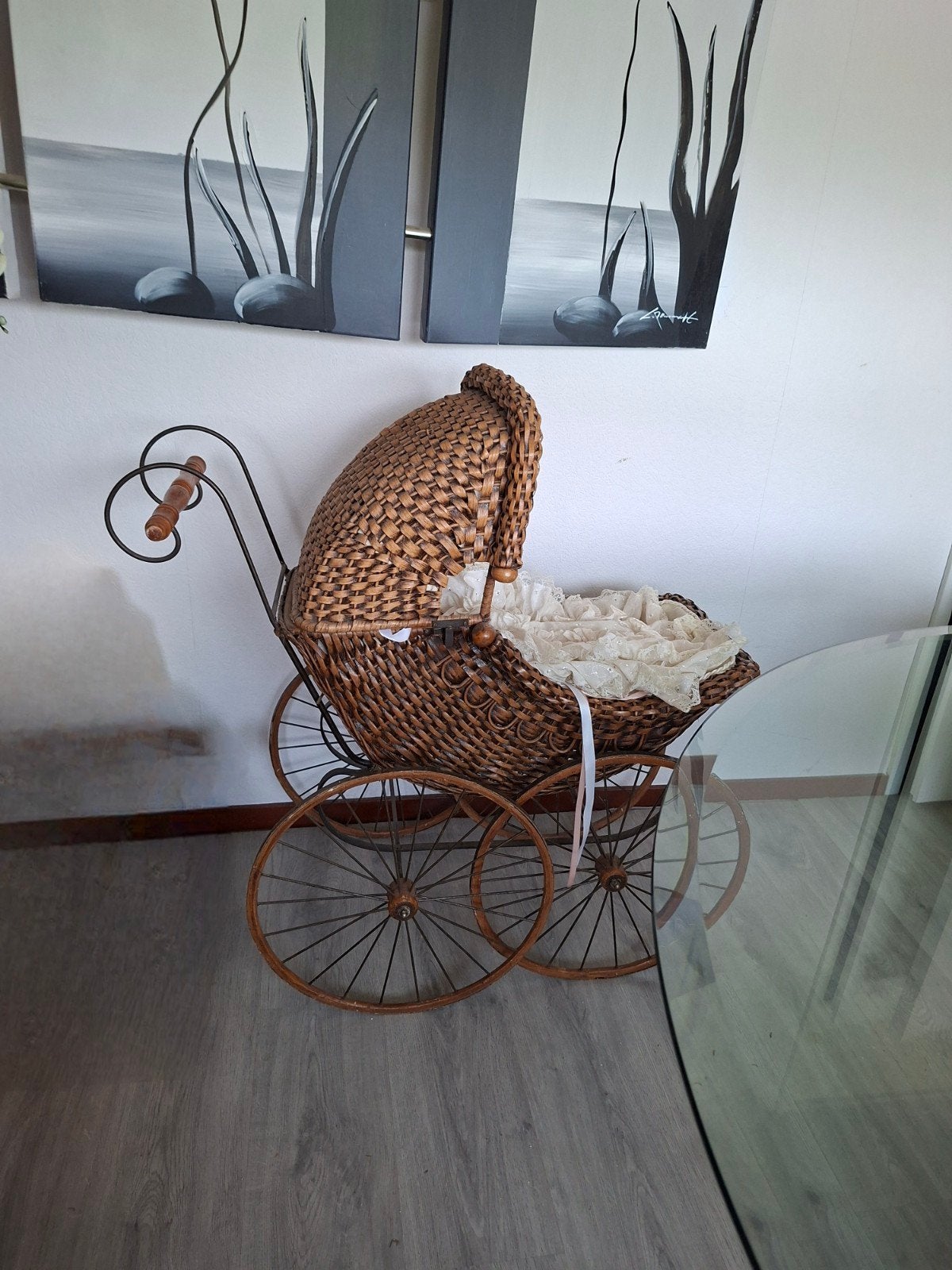 Antieke rieten poppenwagen / decoratieve kinderwagen, Ophalen