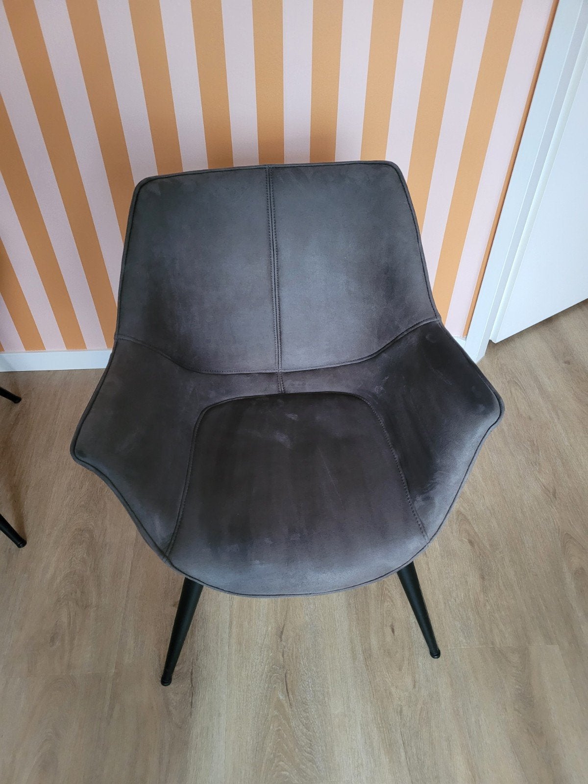 2x Donkergrijze eetkamerstoelen met zwarte poten, Huis en Inrichting, Ophalen, Gebruikt, Twee, Modern, Industrieel