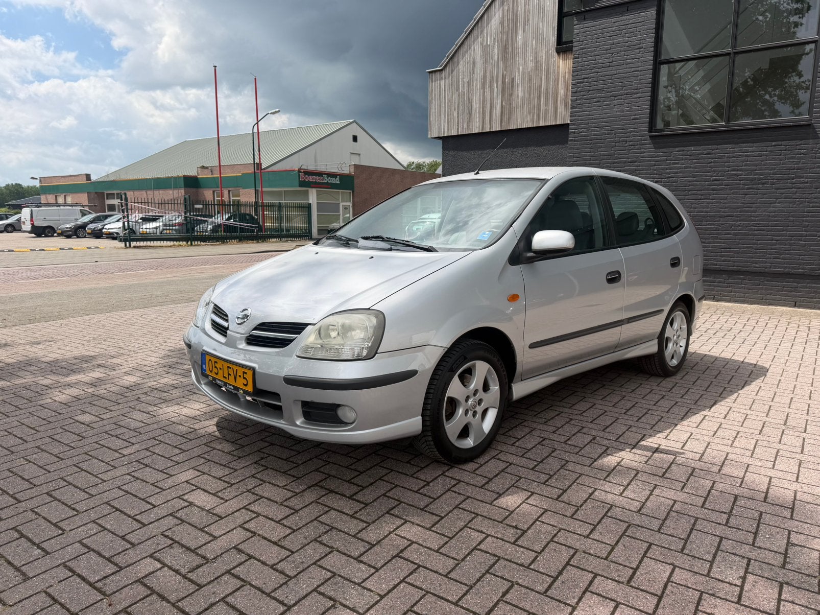 Nissan Almera Tino 2003 Grijs, AIRCO, CLIMA, Auto's, Nissan, Voorwielaandrijving, Almera Tino, 115 pk, 1769 cc