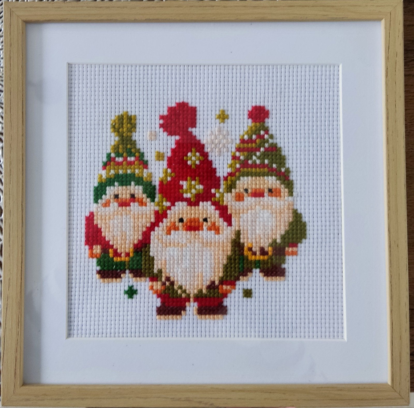 Kerst Schilderij Kabouters handgemaakt - Wanddecoratie 20x20, Verzenden, Nieuw, Handborduren, Overige typen
