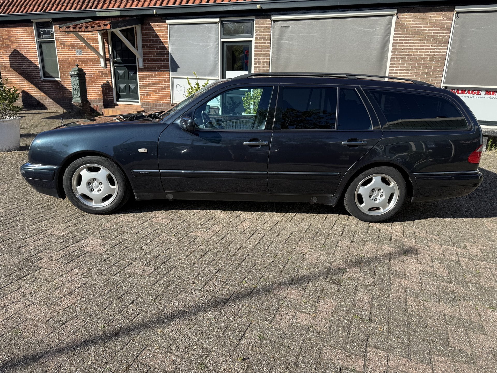 Mercedes-Benz E-Klasse Combi 320 Avantgarde 7 Persoons, foto 2