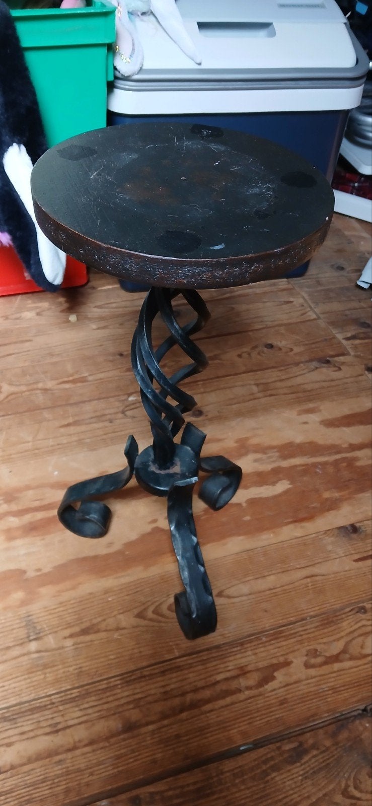 Unieke bijzettafel met smeedijzeren onderstel, Minder dan 55 cm, Gebruikt, Metaal of Aluminium, Rond