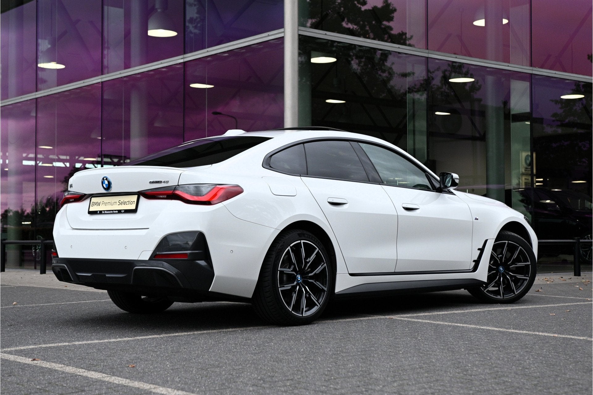 BMW i4 eDrive40 High Executive M Sport / Panoramadak / Achte, Dealer onderhouden, Achterwielaandrijving, Gebruikt, Met garantie (alle)