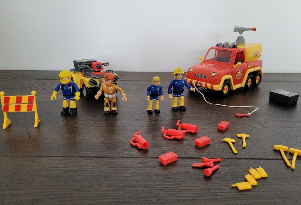 Brandweerman Sam, Tom en Jenny & Auto + Jeep, Kinderen en Baby's, Speelgoed | Speelgoedvoertuigen, Ophalen of Verzenden, Zo goed als nieuw