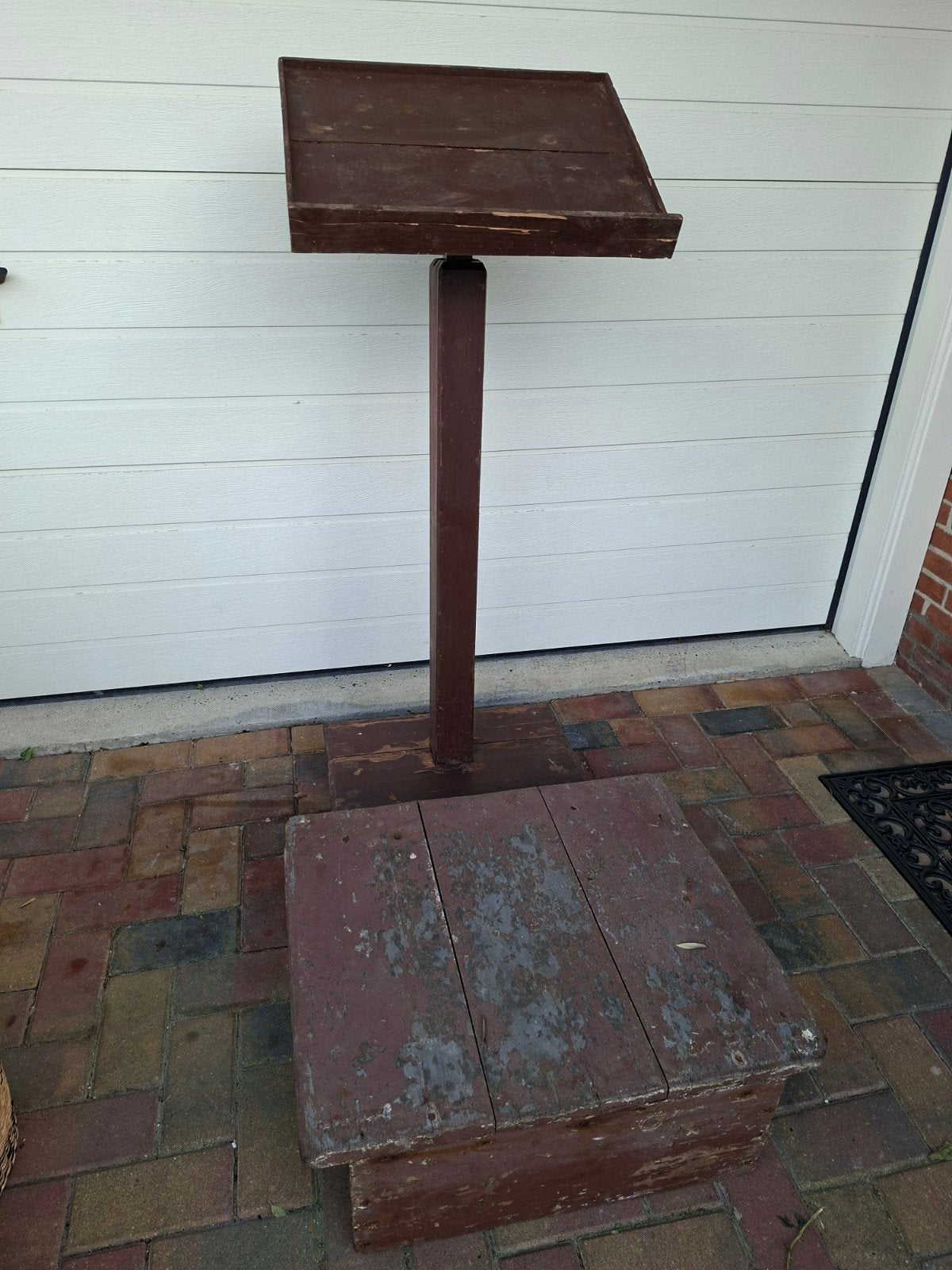 Oude houten lessenaar / standaard, Ophalen