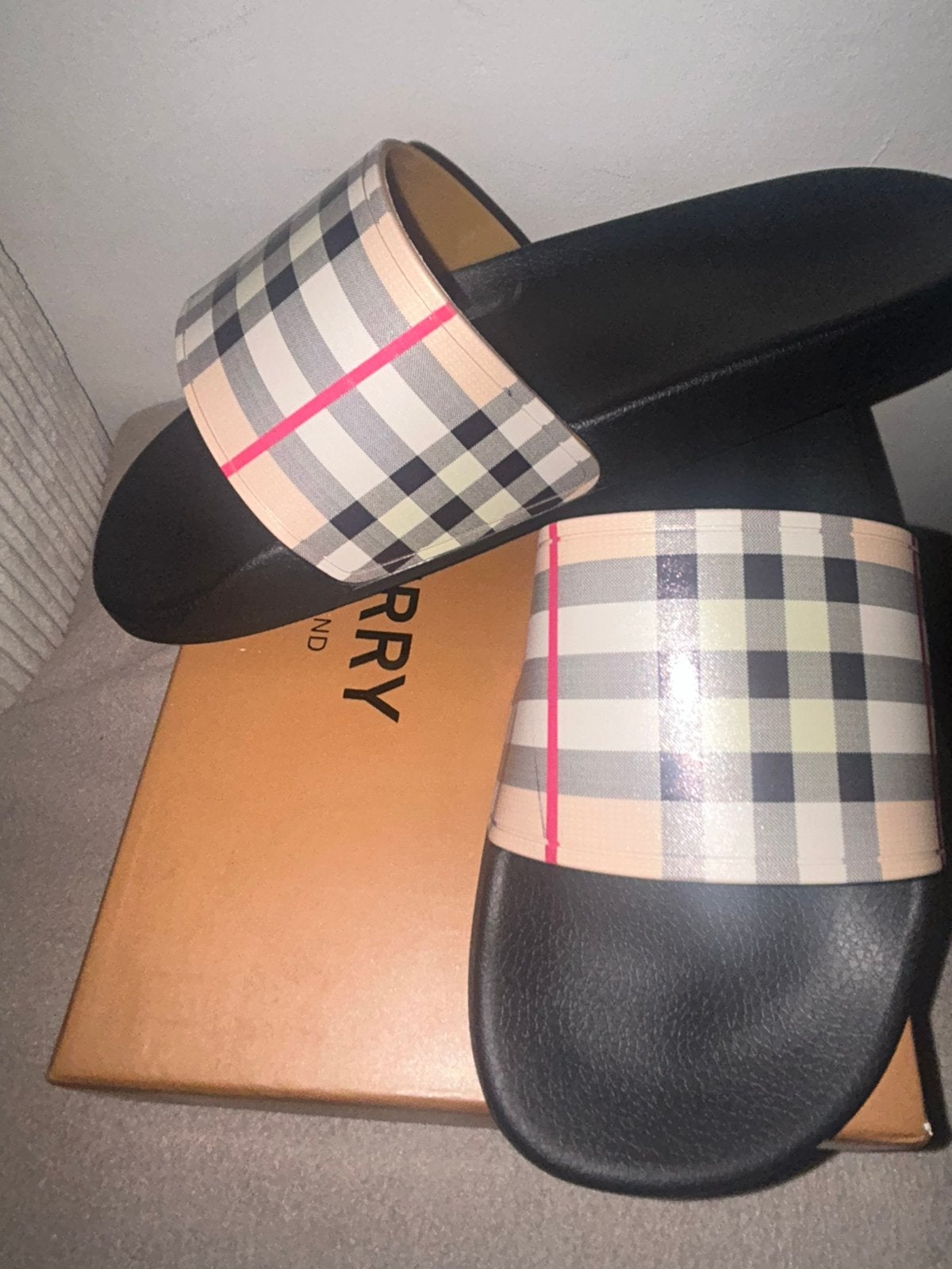 Burberry Slippers — Maat 45, Ophalen of Verzenden, Overige maten, Zwart