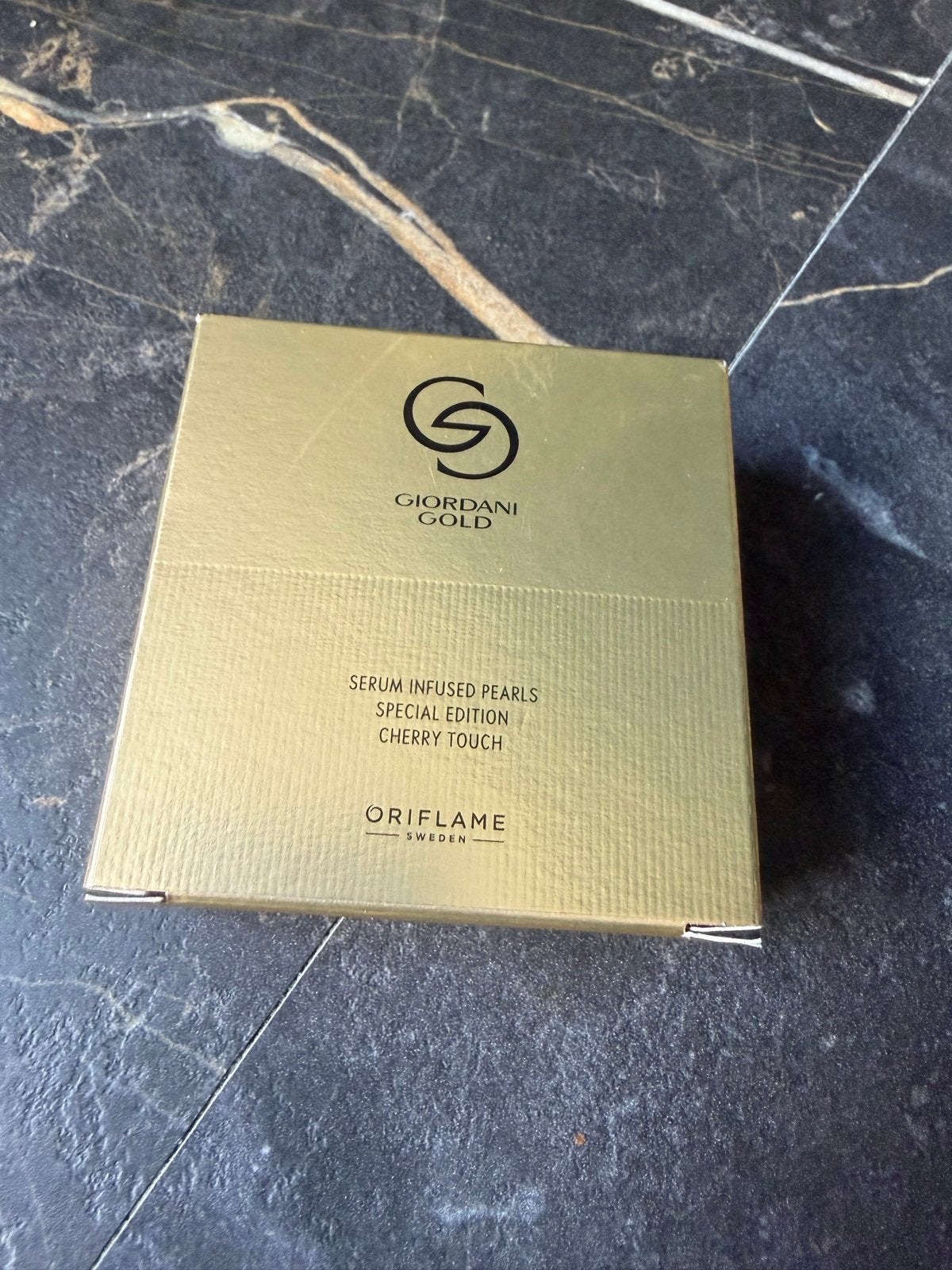 Oriflame Giordani Gold Serum Infused Pearls Cherry Touch, Wangen, Verzenden, Nieuw, Make-up