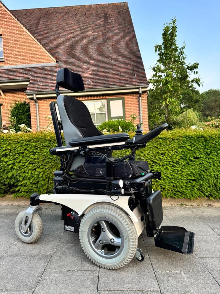 Quickie jive F elektrische rolstoel met alle mogelijkheden, Diversen, Rolstoelen, Ophalen of Verzenden, Zo goed als nieuw, Elektrische rolstoel