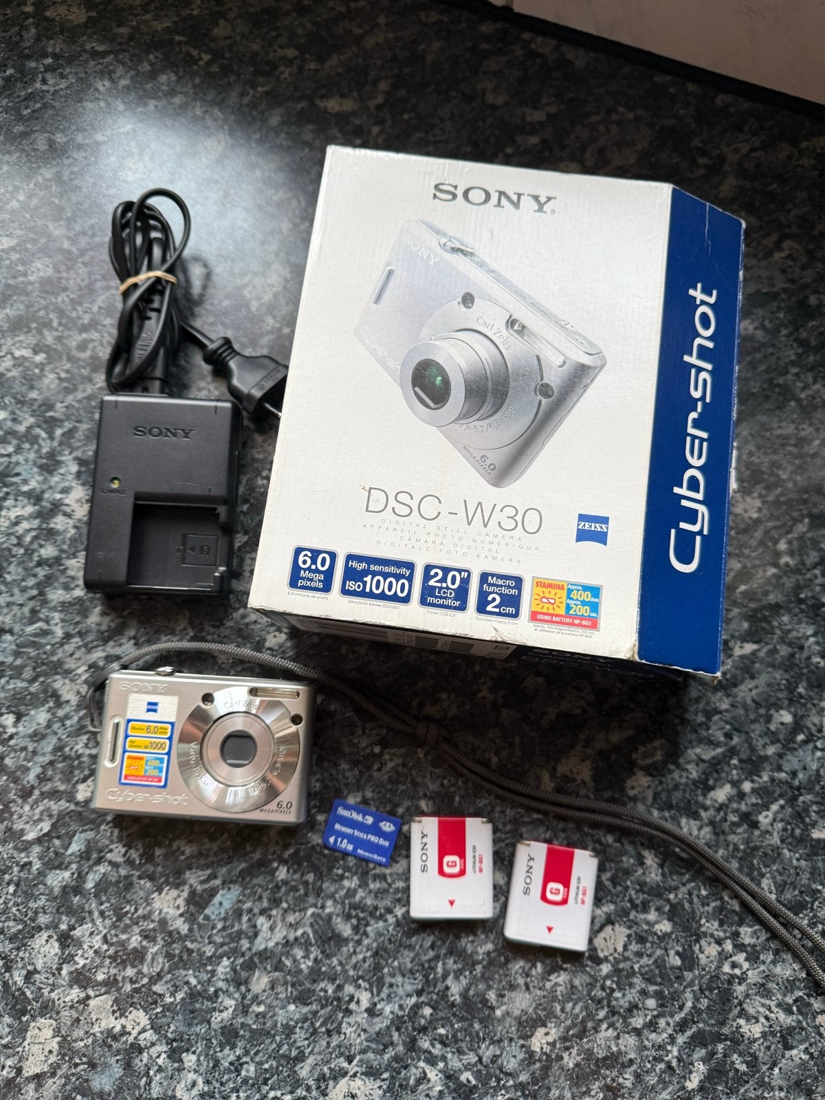 Sony Cyber-shot DSC-W30 Compactcamera met accessoires, Audio, Tv en Foto, Fotocamera's Digitaal, Gebruikt, Compactcamera, Sony