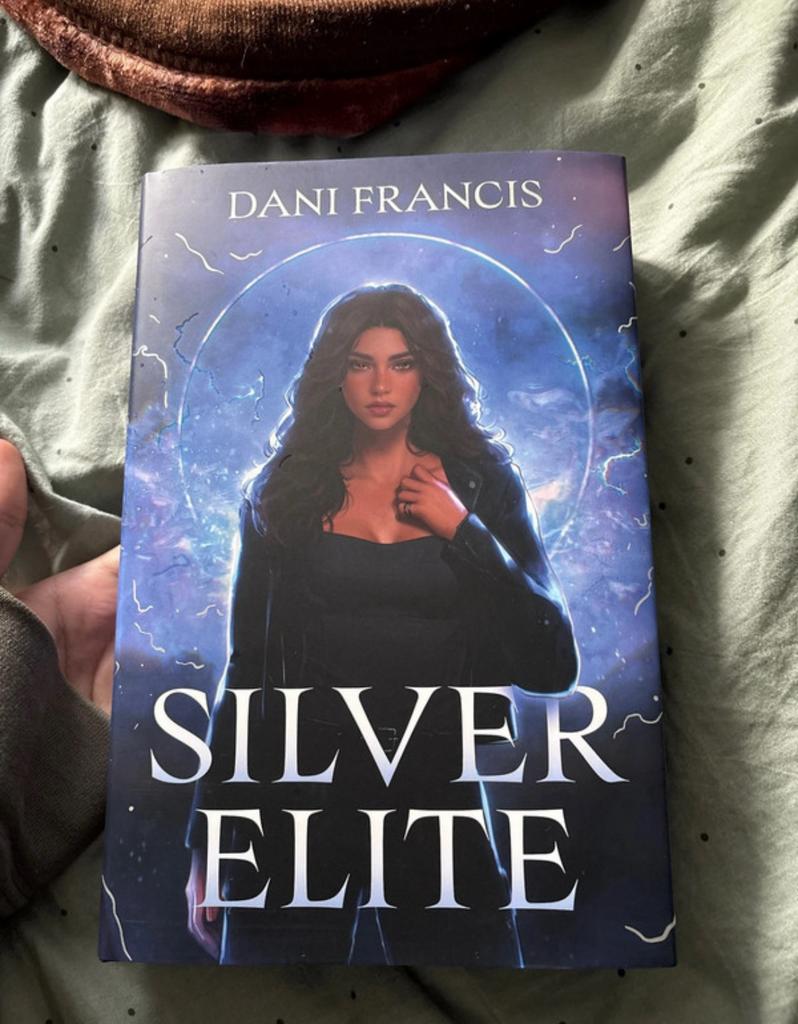 Silver elite dani francis - fairyloot, Ophalen of Verzenden, Zo goed als nieuw
