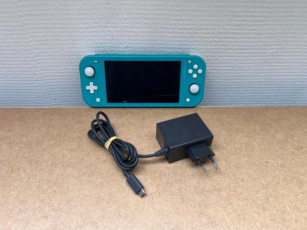 Nintendo Switch Lite Turqoise + Oplader, Gebruikt, Turquoise, Nintendo of Europe GmbH, Goldsteinstrasse 235 60528 Frankfurt am Main Duitsland
