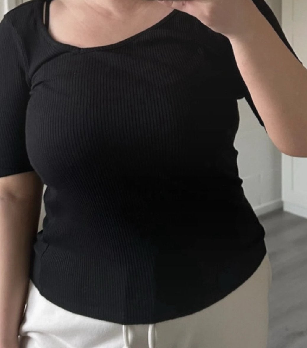H&M zwarte top met assymetrische hals, stretch en ribstof, Zwart, Ophalen of Verzenden, Zo goed als nieuw, Korte mouw