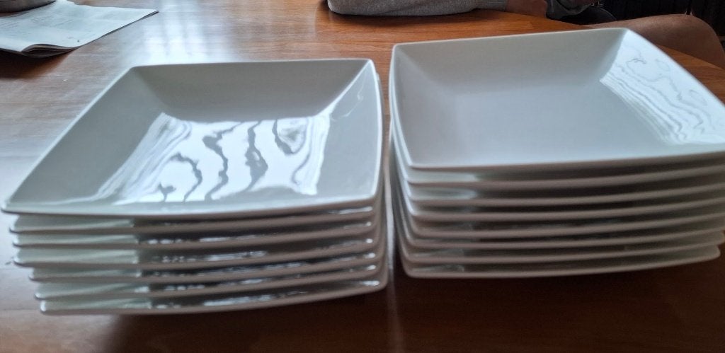 te koop vierkant bord van Yong 22 cm. per 6 voor € 10,-, Ophalen, Zo goed als nieuw, Bord(en), Overige stijlen