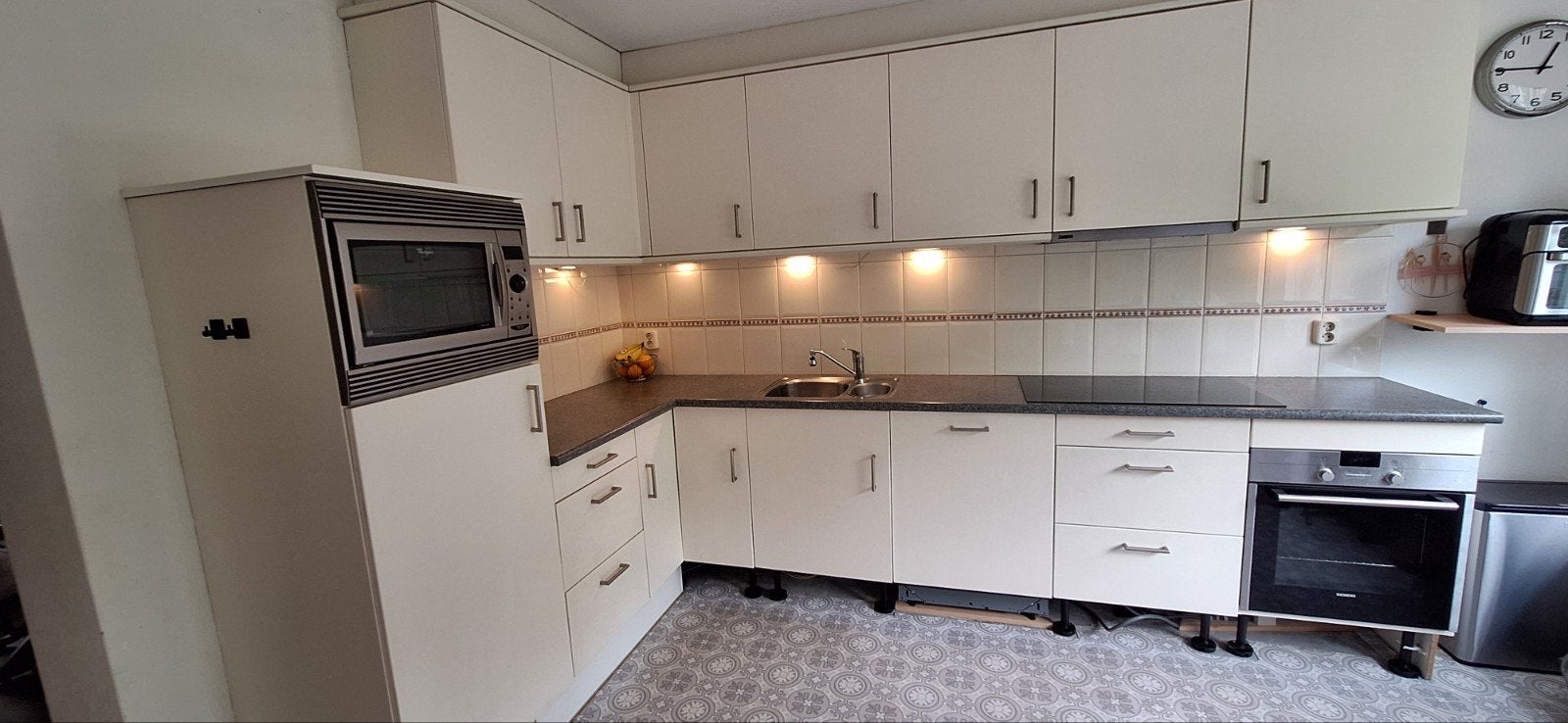 Complete hoekkeuken met oven en magnetron, Ophalen, Gebruikt, Wit, Hoekkeuken
