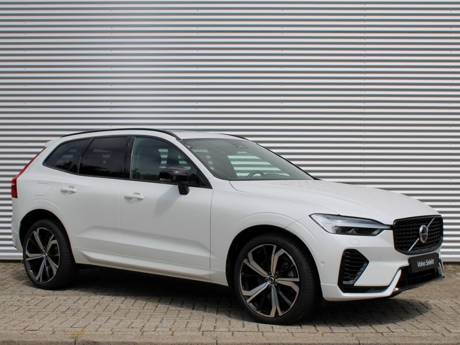Volvo XC60 T6 AWD Plug-in hybrid Ultra Dark Automaat / Panor, Auto's, Volvo, Stof, Gebruikt, 4 cilinders, 180 min